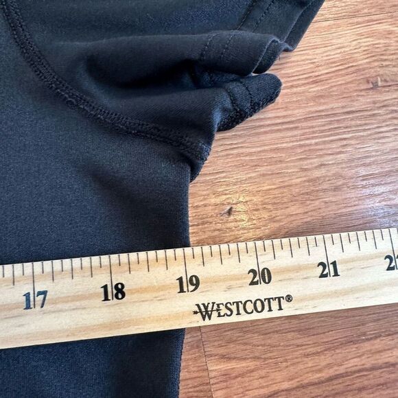 Nike Dri-Fit UW Washington Huskies V-Neck Black Short Sleeve T-Shirt | Women Siz - Picture 11 of 12